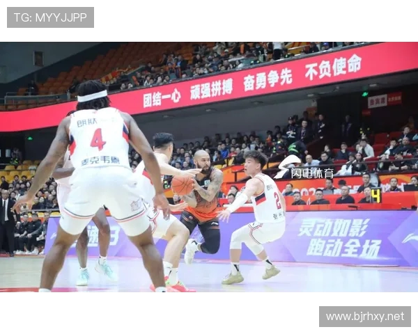 山东男篮客场逆袭取胜用拼搏与韧性书写赛季高光之战篮球精神新篇章